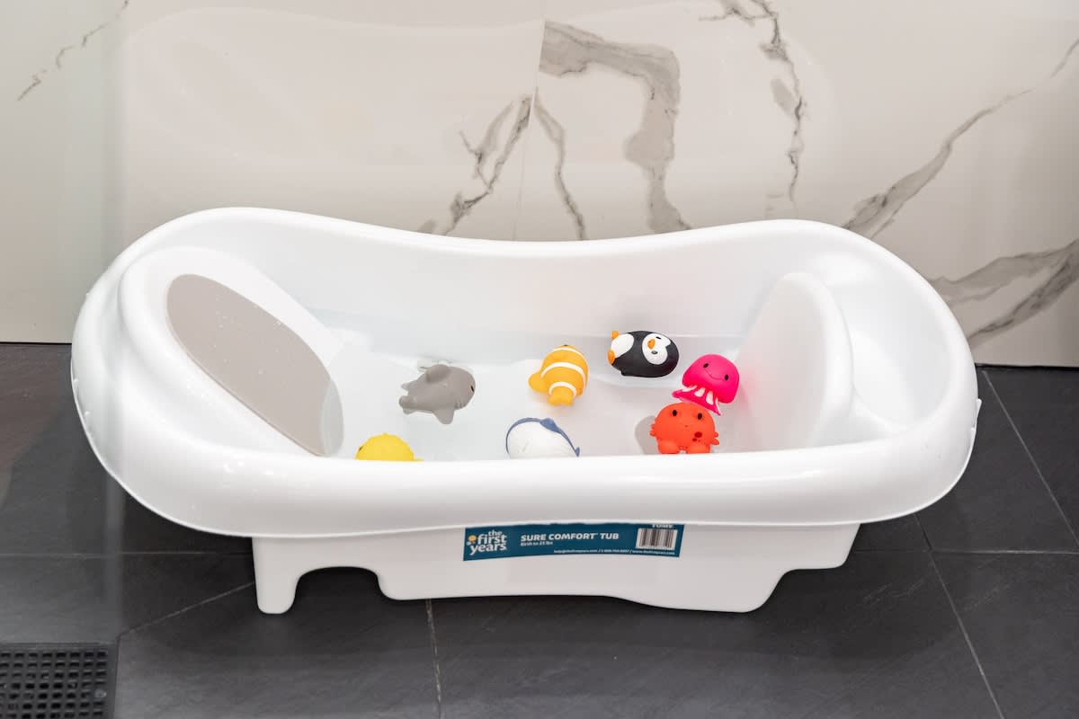 8e259f49 54ca 42 Q3ipq.jpg