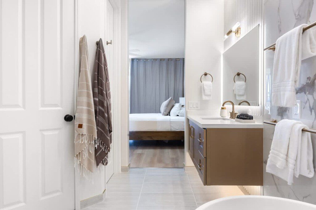 1b1c6487 5794 4a UW1 x.jpg